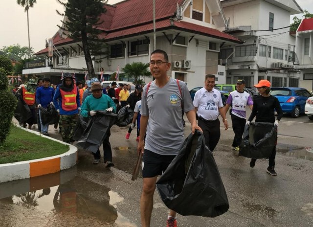 ภาพประทับใจพ่อบักตาวผู้ว่าฯน้ำดี เห็นแล้วไม่สงสัย อยู่ที่ไหนก็มีแต่คนรัก