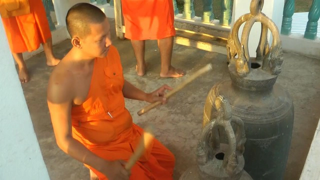 สืบสานประเพณี "ตีกลองตีระฆังย่ำค่ำ"