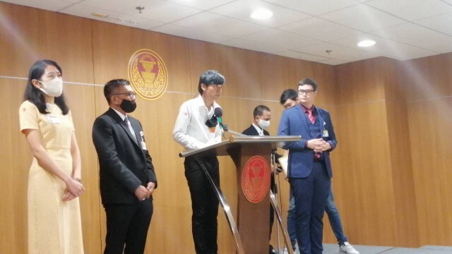 ฟ้องกมธ.หลังถูกตร.ตั้ง3ข้อหาชูป้ายรับนายกฯลงระยอง
