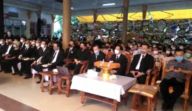 ปล่อยตัวชั่วคราว"ณัฐวุฒิ"ร่วมงานศพพ่อ