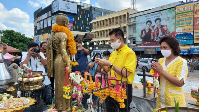 ผวจ.นำชาวเมืองสักการะบอกกล่าวถึงพิธีขอขมาพรุ่งนี้
