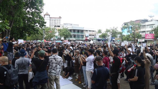 พรึ่บ "​ท่าแพ"จี้ยุบสภา-แก้ไขรธน.