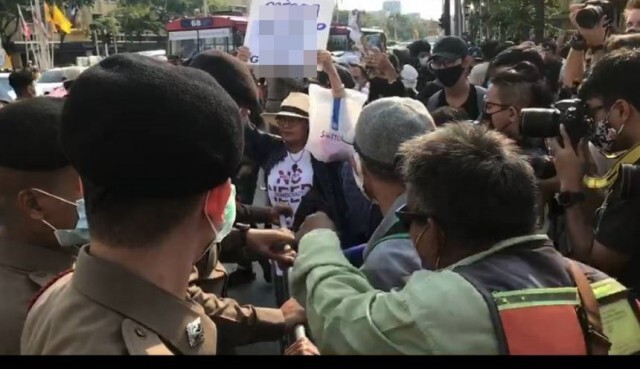 "ตำรวจ" ย้ำม็อบอนุสาวรีย์ ผิดหลายกระทง