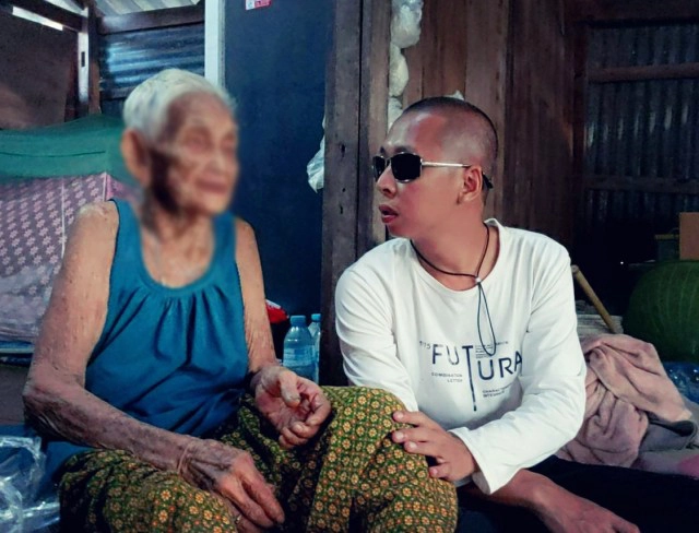 หญิงชรา 100 ปี อาศัยอยู่ในห้องเช่าเก่าๆ วันไหนเพื่อนบ้านไม่มีข้าวมาให้ ก็ต้องกินกล้วยประทังชีวิต