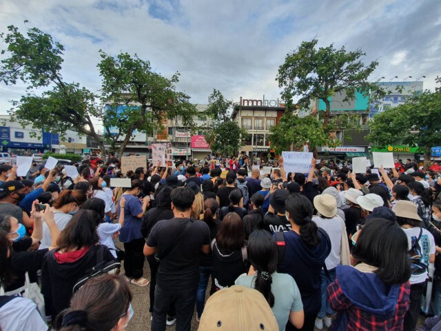 พรึ่บ "​ท่าแพ"จี้ยุบสภา-แก้ไขรธน.