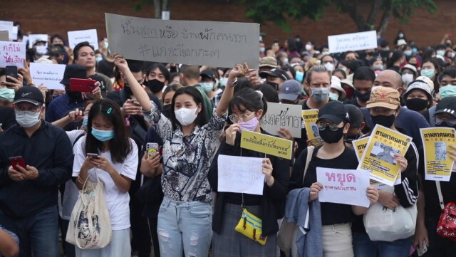 พรึ่บ "​ท่าแพ"จี้ยุบสภา-แก้ไขรธน.