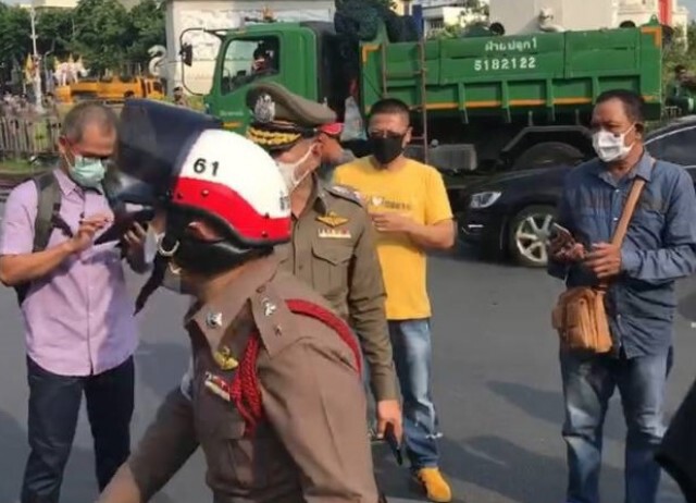 "ตำรวจ" ย้ำม็อบอนุสาวรีย์ ผิดหลายกระทง