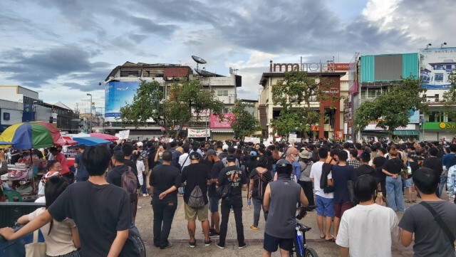 พรึ่บ "​ท่าแพ"จี้ยุบสภา-แก้ไขรธน.