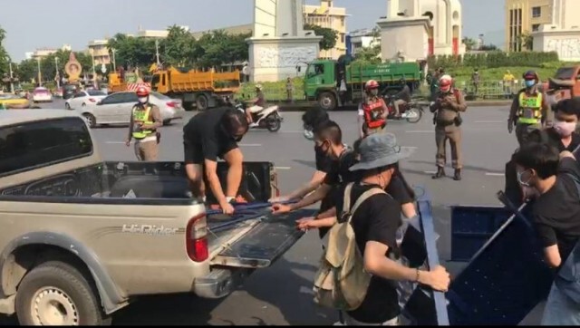 "ตำรวจ" ย้ำม็อบอนุสาวรีย์ ผิดหลายกระทง
