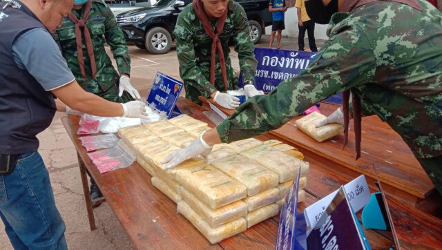 ยึดยาบ้า-ไอซ์ล็อตใหญ่ซุกพงหญ้ากว่า2 แสนเม็ด