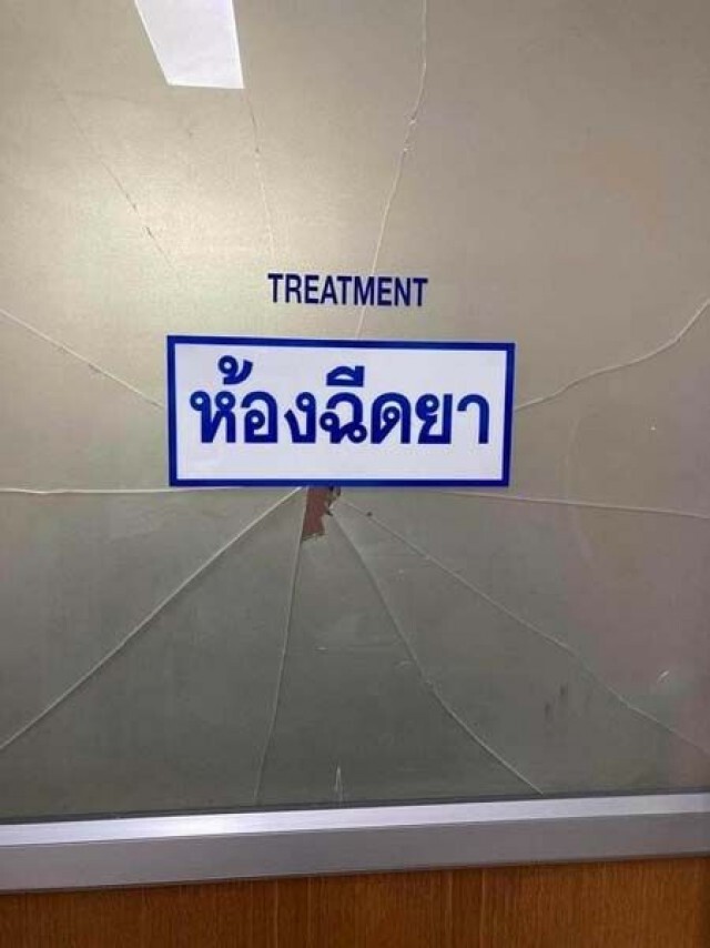 เปิดภาพวงจรปิด!! วัยรุ่นทำร้ายคู่อริในโรงพยาบาลเมืองสมุทรปู่เจ้า