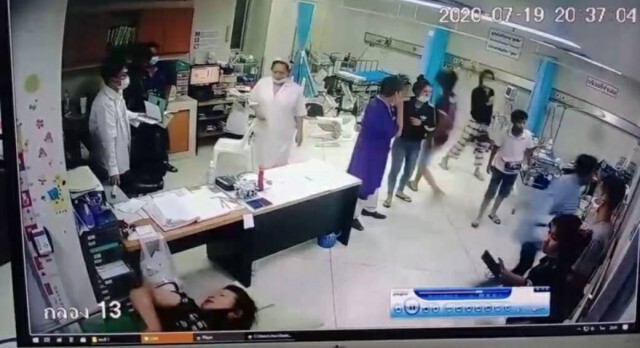เปิดภาพวงจรปิด!! วัยรุ่นทำร้ายคู่อริในโรงพยาบาลเมืองสมุทรปู่เจ้า