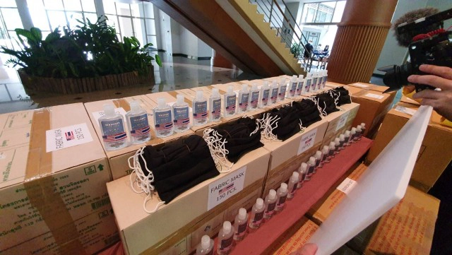 อเมริกามอบอุปกรณ์ป้องกันโควิด-ช่วยกลุ่มชาติพันธุ์