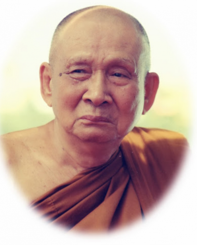 ยอดพระเจดีย์หอพระประวัติสมเด็จพระญาณสังวร ถล่ม