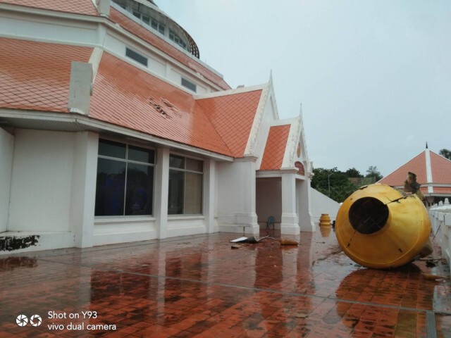 ยอดพระเจดีย์หอพระประวัติสมเด็จพระญาณสังวร ถล่ม
