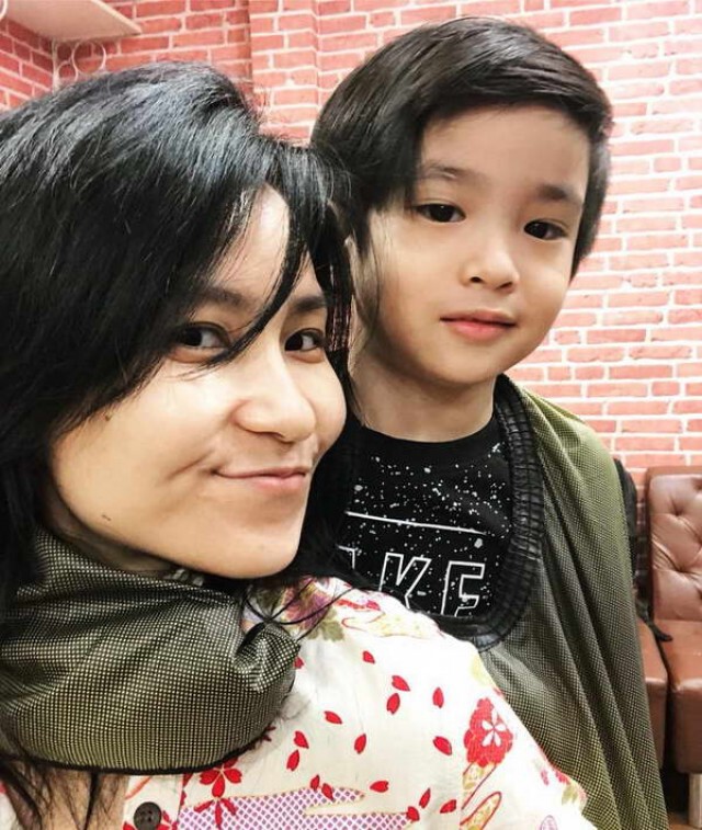 "เอมมี่" โพสต์ซึ้งสุดใจ! "ใหม่ สุคนธวา" โอนเงินช่วยครอบครัว