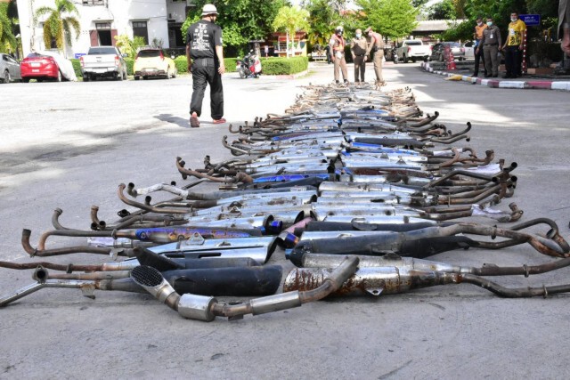 ทำลายทิ้งกว่า 300 ท่อรถ แต่งซิ่งดัดแปลงผิดกม.