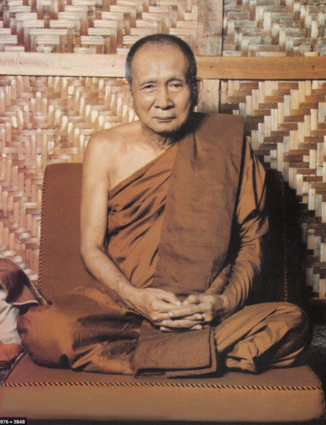 ยอดพระเจดีย์หอพระประวัติสมเด็จพระญาณสังวร ถล่ม