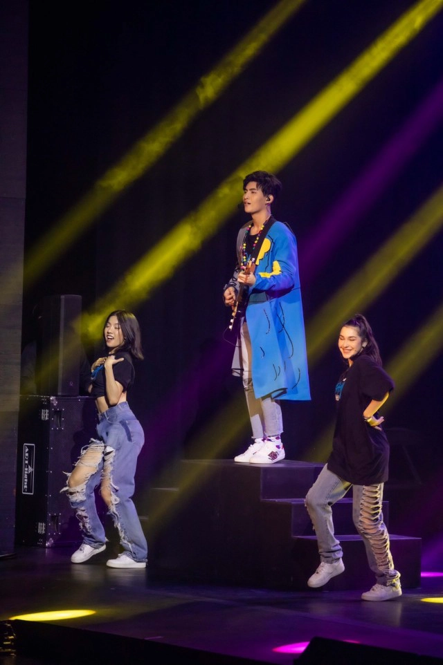 ‘โอห์ม ฐิติวัฒน์’ ทุ่มงบหลักล้านจัดเบิร์ดเดย์แฟนมีตติ้ง เพื่อแฟนคลับ