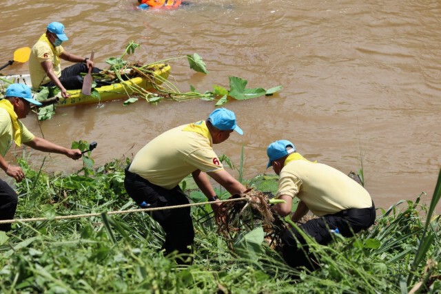 ตำรวจทางหลวงร่วมจิตอาสา ที่ลำตะคอง