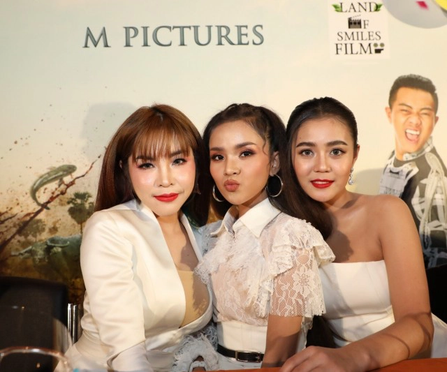 รวมซุปตาร์ลูกทุ่งสุดฮอตใน"ฮักเถิดเทิง"