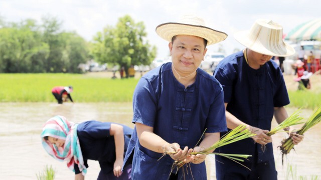 น้ำเต็มนา ผู้ว่าพาดำ นำชุมชนพอเพียง เลี้ยงชีวิตสู้โควิด-19