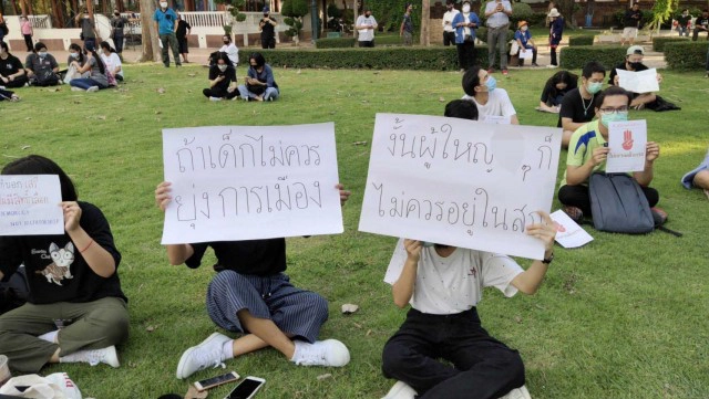 คนแพร่"เล่าขวัญเผด็จการ"จี้รัฐยุบสภา-แก้รธน.