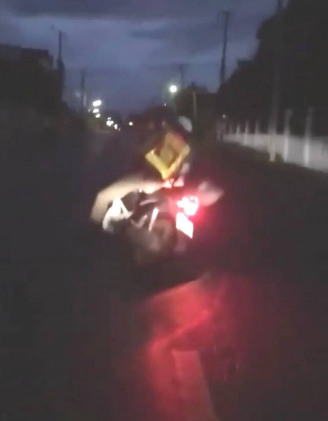 ไม่ได้ล้ม แค่ "ดริฟต์โชว์" กลับบ้านดี ๆ นะ "คุณตำรวจ"