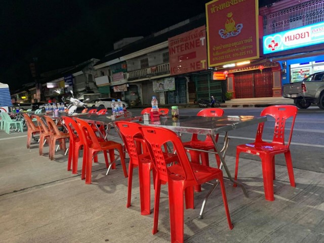 หนุ่มคุยกับแม่ค้า ตลาดกลางภูเก็ต เงินติดตัวแทบไม่เหลือลูกหลานตกงาน เซ่นโควิด