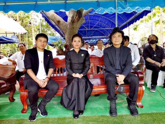 ‘ต่าย อรทัย’ สุดอาลัยส่งยายขึ้นสวรรค์