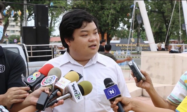 "เพนกวิน"โผล่ขอนแก่นแจม"ไผ่ดาวดิน"ขึ้นเวทีอีสานบ่ย่านเด้อ