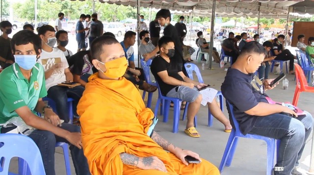 เกณฑ์ทหารด่านช้างวันแรกคึกคัก