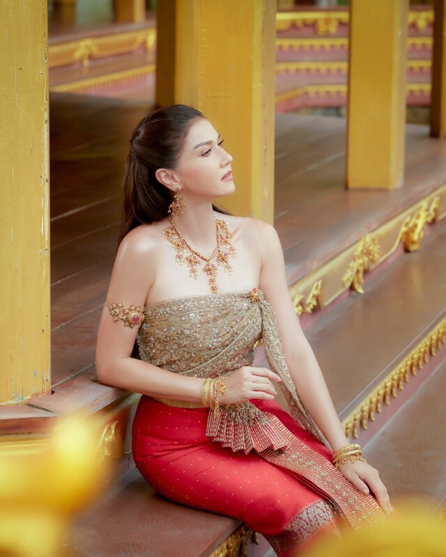 ‘แอน สิเรียม’ ในลุคชุดไทยสวยสง่าฟาดตาแตก!