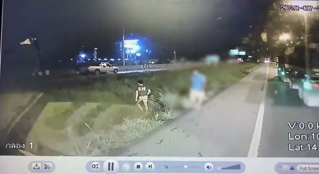 กระบะหัวร้อน ถืออาวุธครบมือวิ่งกรูหาเรื่องข้ามเลน
