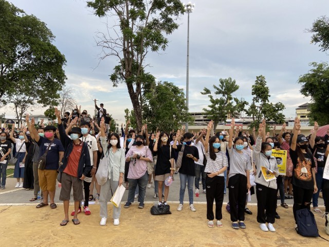 "เพนกวิน"โผล่ขอนแก่นแจม"ไผ่ดาวดิน"ขึ้นเวทีอีสานบ่ย่านเด้อ