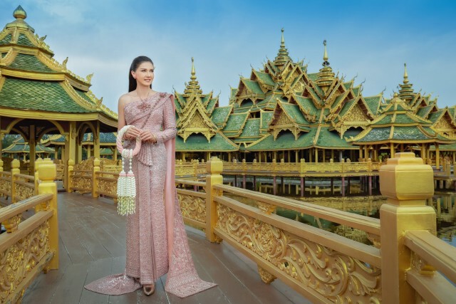 ‘แอน สิเรียม’ ในลุคชุดไทยสวยสง่าฟาดตาแตก!
