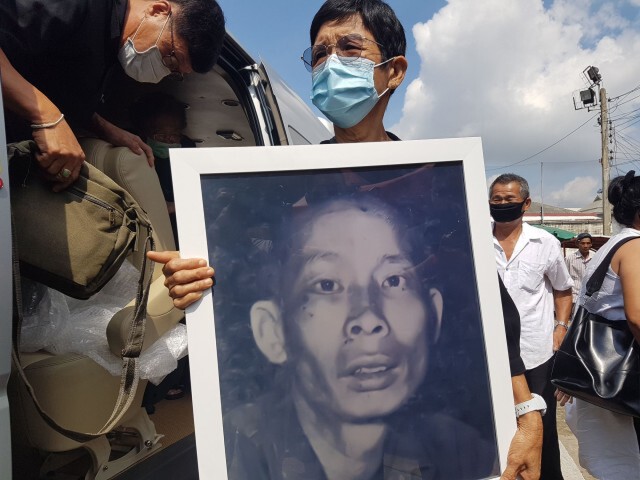อดีตนักแสดงนำซีอุย ร่วมงานฌาปนกิจ