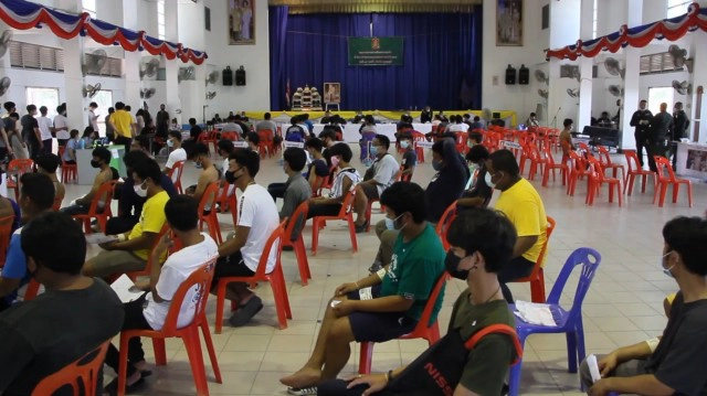 เกณฑ์ทหารด่านช้างวันแรกคึกคัก