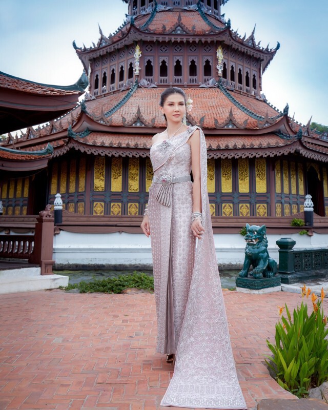 ‘แอน สิเรียม’ ในลุคชุดไทยสวยสง่าฟาดตาแตก!