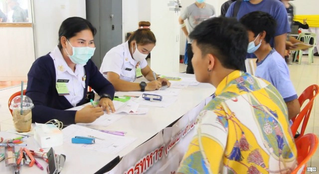 เกณฑ์ทหารด่านช้างวันแรกคึกคัก