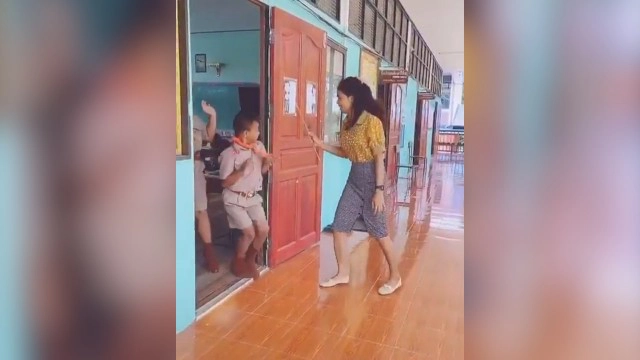 ครูสาว นักเรียน อัดคลิปเมาคลีล่าสัตว์สนั่นโซเชียล