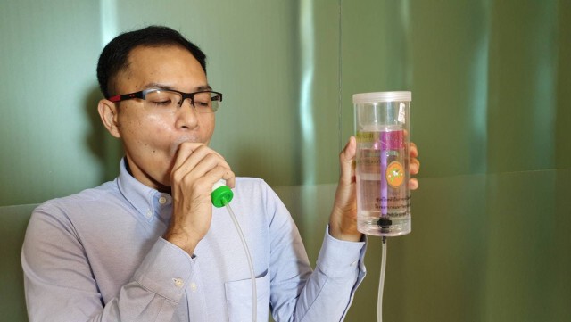 ม.นเรศวร เจ๋ง! พัฒนาเครื่องฝึกสมรรถภาพการหายใจ