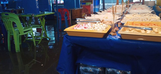 ฝนถล่มย่านคูคตอ่วม ร้านค้าท่วม การจราจรติดขัด