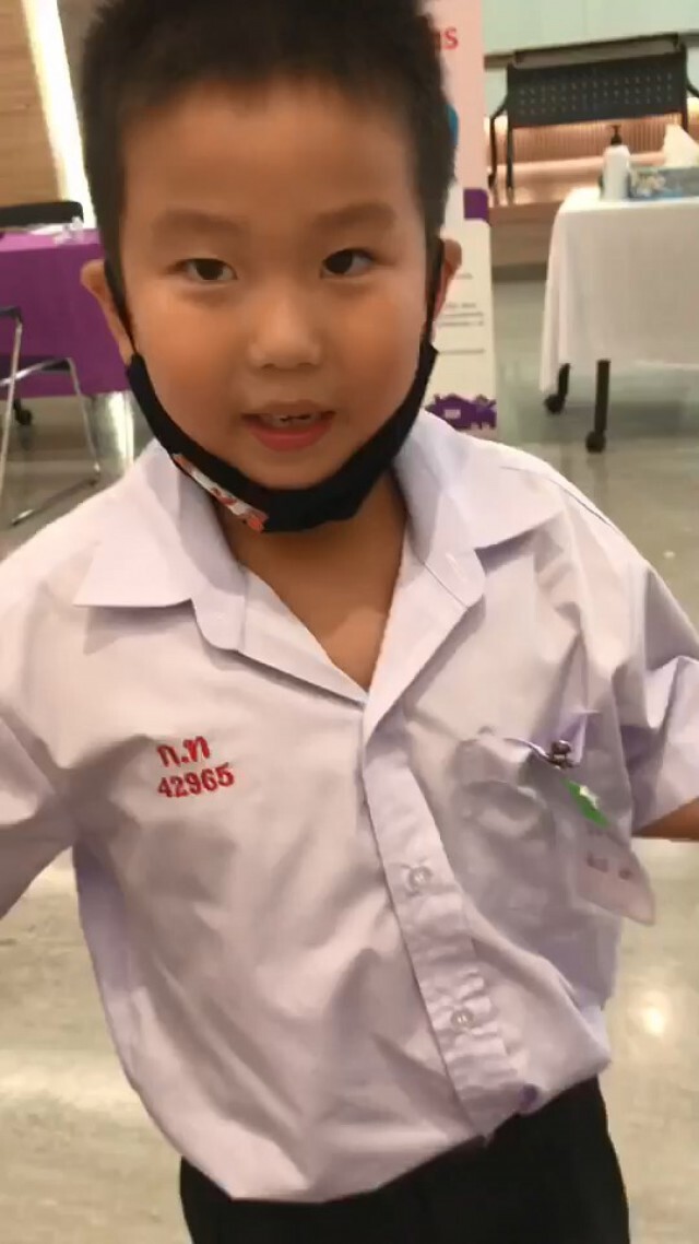 คลิปไวรัลสุดน่ารัก "น้องลาวา" เด็กป.1 เกลี้ยกล่อมเพื่อนให้ยอมฉีดยา
