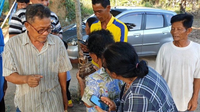 หนุ่มพิมายงมหอยพบพระปางสมาธิจมท่าทรายร้าง