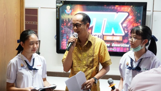 นักเรียนยุคใหม่จัดรายการวิทยุเสริมทักษะภาษาต่างประเทศ