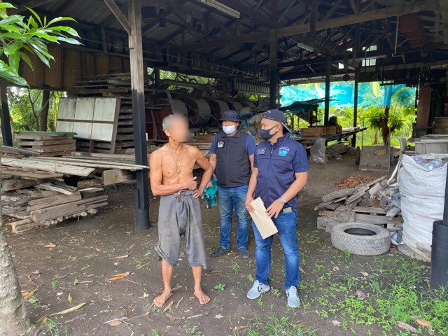 เฒ่าลาดกระบัง ลอบปลูกต้นกระท่อม เด็ดใบขาย 7 ปี