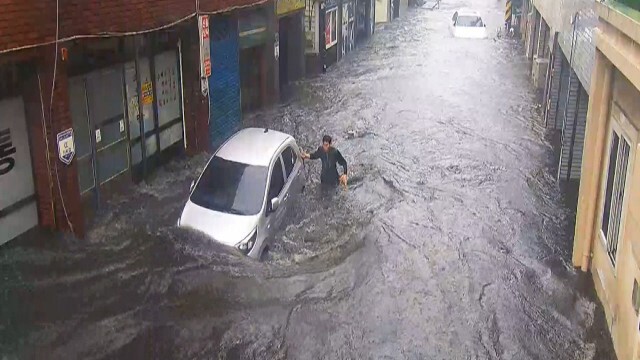 ฝนถล่มเกาหลีใต้จมบาดาลตาย 3