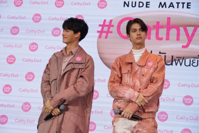 ฟินสุดๆ "ไบร์ท- วิน"  ออกงานคู่ แจกความสดใสให้แฟนคลับ
