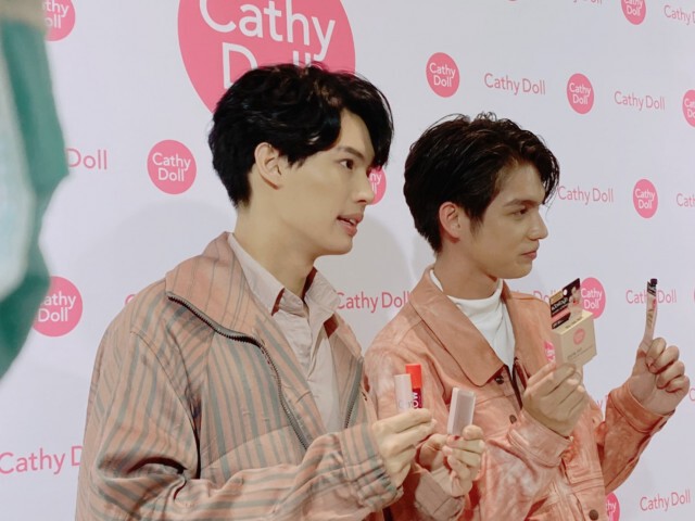 ฟินสุดๆ "ไบร์ท- วิน"  ออกงานคู่ แจกความสดใสให้แฟนคลับ